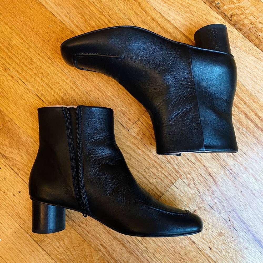 LOQ Black Leather Square Toe Boots